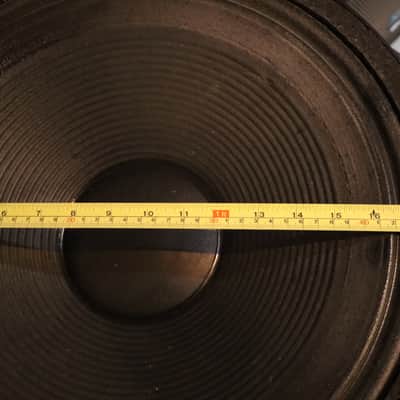 Peavey Low Rider 18'' speakers image 6