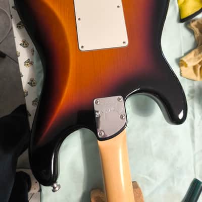 Fender American Elite Stratocaster HSS Shawbucker with Maple Fretboard 2016 - 2019 - 3-Color Sunburst image 3