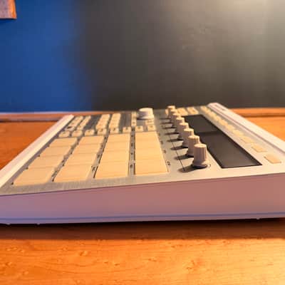 Native Instruments Maschine MKII 2010s - White image 3