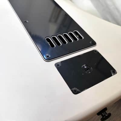 Halo Salvus-6 Baritone Solid White Satin 2022 w/ EverTune, Fishman Fluence & Rechargeable Battery image 8