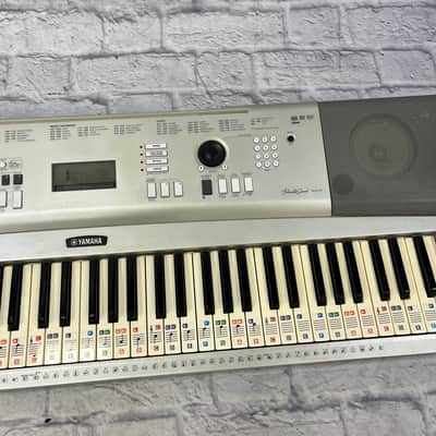Yamaha DGX-220 76-Key Electronic Keyboard image 3