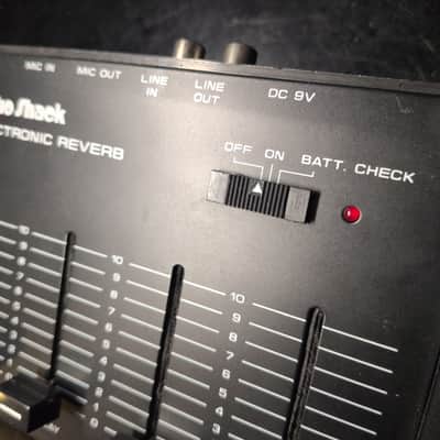 Realistic Radio Shack Analog Overdrive 32-1110 BBD Electronic Reverb - Black image 4