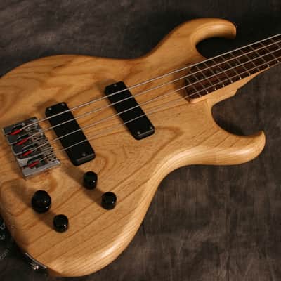 Rick Turner Electroline 4 string Bass 2005 Natural image 9