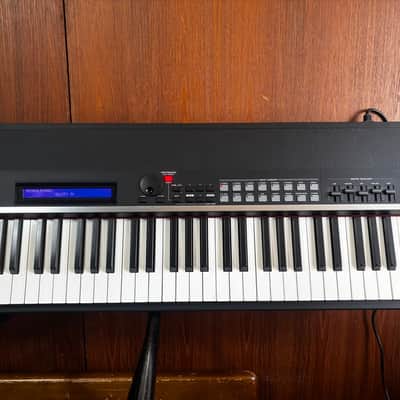 Yamaha CP4 88-Key Stage Piano w/ case image 3