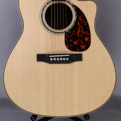 Larrivee LV-09: Solid Sitka Spruce Top, Solid Indian Rosewood b/s. 2026 image 2