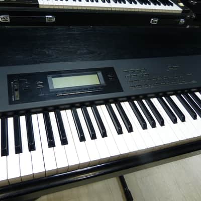 Korg T1 Workstation 88 weighted keys image 4