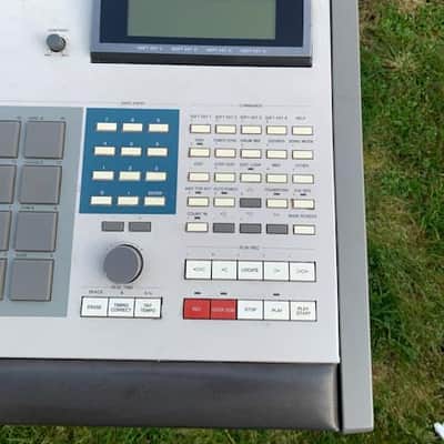 Akai MPC60 Integrated MIDI Sequencer and Drum Sampler 1988 - 1991 - Grey image 2