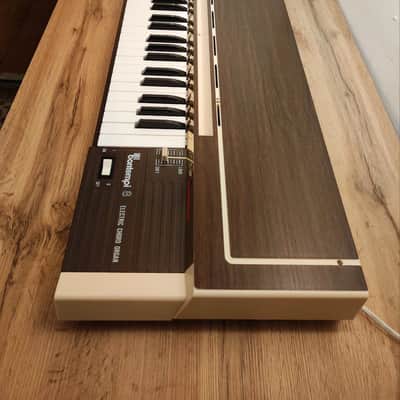 Bontempi Electric Chord Organ 60s image 2