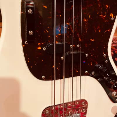 Fender Mustang Bass MIJ 2008-2010 - White image 4
