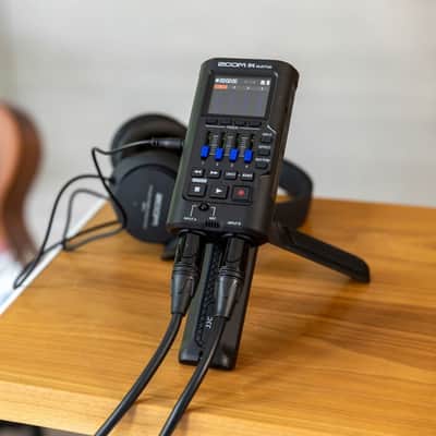 Zoom R4 MultiTrak 32-Bit Float Recorder with Stereo Bouncing + 2x Vidpro Professional Wired XLR Lavalier Microphone XM-L2 for Pro Audio Equipment with XLR Input image 10