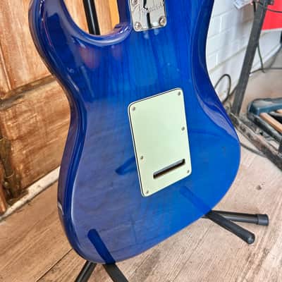 Fender Deluxe Players Stratocaster with Maple Fretboard 2019 - Sapphire Blue Transparent image 10