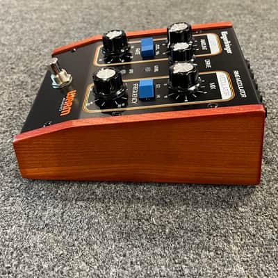 Warm Audio RingerBringer 100% Analog Ring Modulation Pedal Moog MF-102 reincarnation 2024 - Black image 7