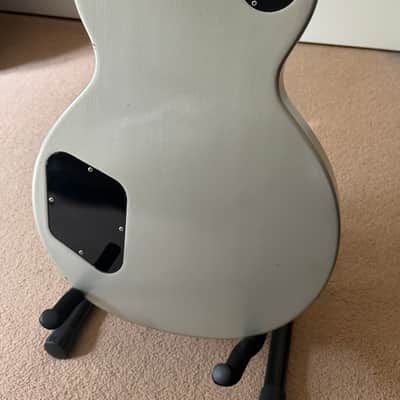 Gibson Les Paul Studio 2001 - Silver Pearl (Satin) image 5