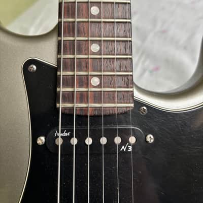 Fender American Deluxe Stratocaster with Rosewood Fretboard 2004 - 2010 - Chrome Silver image 13