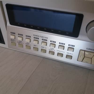 Akai S3000 MIDI Stereo Digital Sampler 4MB Serviced image 3