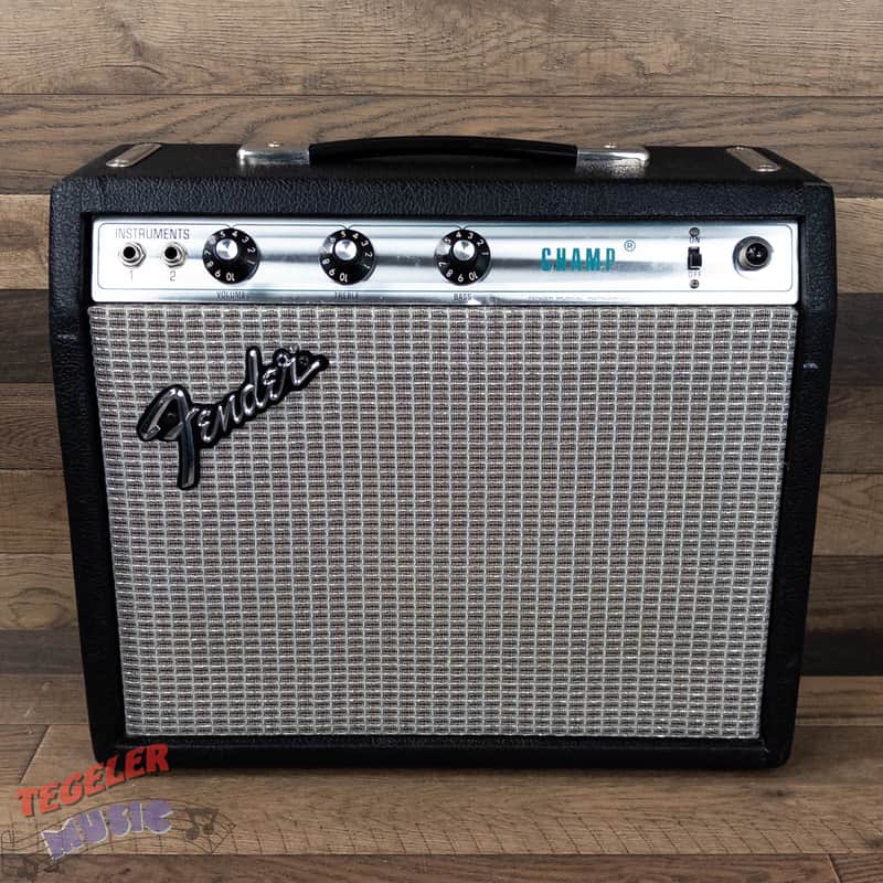 USED-Fender Champ Tube Amp 1976, 6 Watts, 3.2 Ohms, 0.5A, 120V, 60Hz, 8" Speaker - Excellent