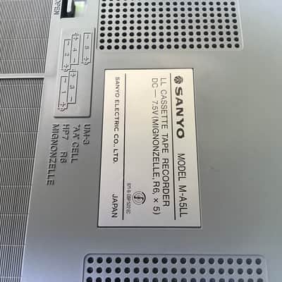 Sanyo Sanyo M-A5LL Portable cassette tape player recorder with pitch speed control and build in speaker Japan vintage image 10