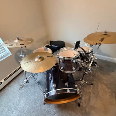 DW Performance Series Ebony Stain with hardware and cymbals image 4