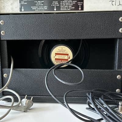 FENDER VIBRO CHAMP 1978 EU version 200-240 volt, incl. Footswitch image 10
