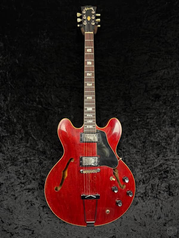 Gibson ES 335 TDC from 1968-69 in cherry red with original case - Good