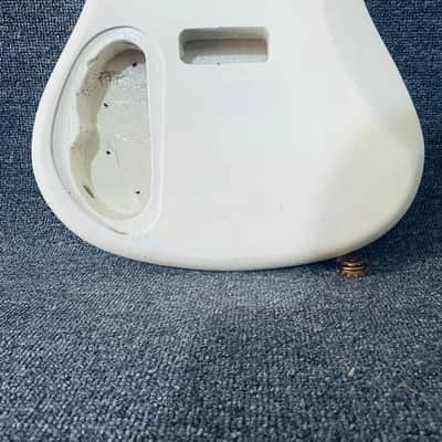 White Warwick Bass Body image 3