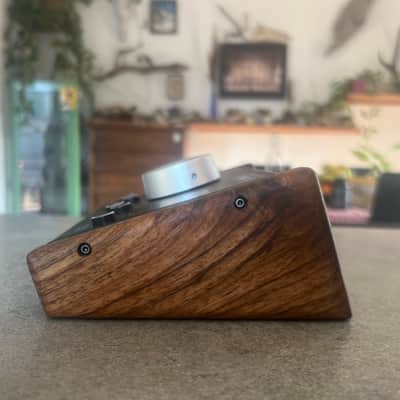 Mackie Big Knob Passive Walnut Cheeks image 2