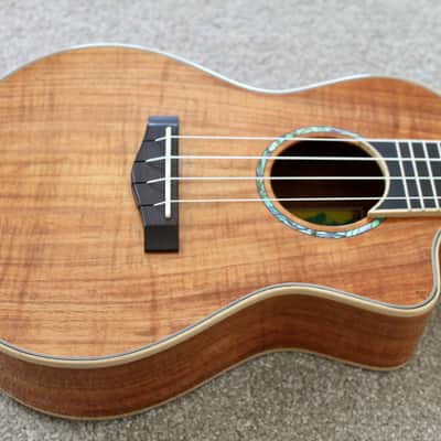 Big Island Ukulele Company K5A-CTU Artist Series 5A Curly Koa Concert Ukulele W / Carrying Case image 16