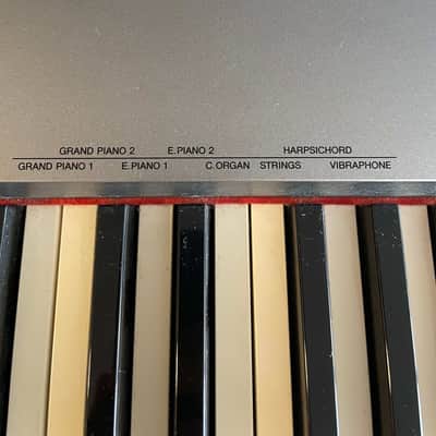 Yamaha P-65 2010 - Silver / Grey image 4