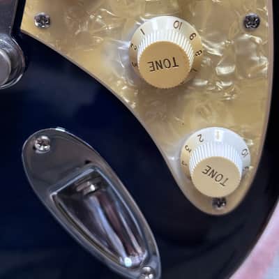 G&L Tribute Series Legacy with Maple Fretboard 2010 - Present - Blueburst image 8