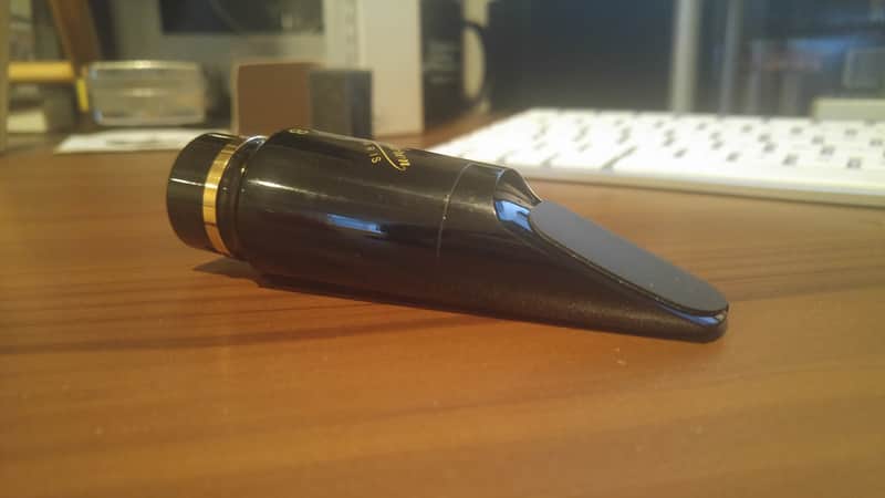 Vandoren SM824GSKO V16 Metal Small Chamber Tenor Saxophone Mouthpiece with Optimum Ligature/Cap Kit - T8 image 1