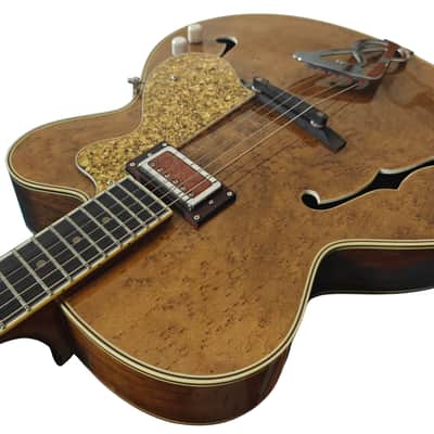 Sabolovic guitars - Luthier Collection – Private Showroom  Sabolovic 17″ Jazz Archtop – Birdseye Maple, Walnut Sides, Gold‑Leaf Pickguard. image 8