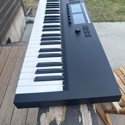 Native Instruments Komplete Kontrol S61 MK3 2023 - Present - Black image 2