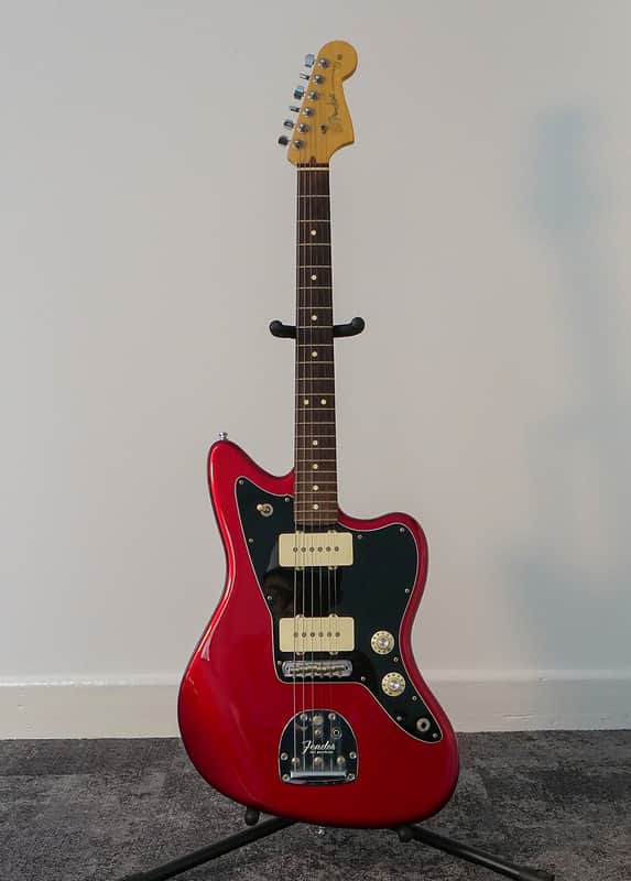Fender American Professional Jazzmaster with Rosewood Fretboard - Candy Apple Red