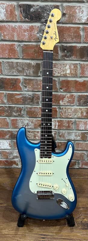2016 Fender American Elite Stratocaster with Ebony Fretboard 2016 - 2019 - Sky Burst Metallic