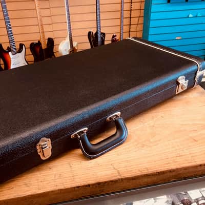 G&G Fender Rectangle Guitar Case image 2