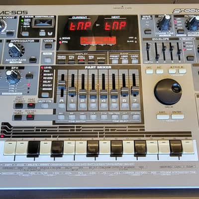Roland MC-505 Groovebox 1998 - 2002 - Gray
