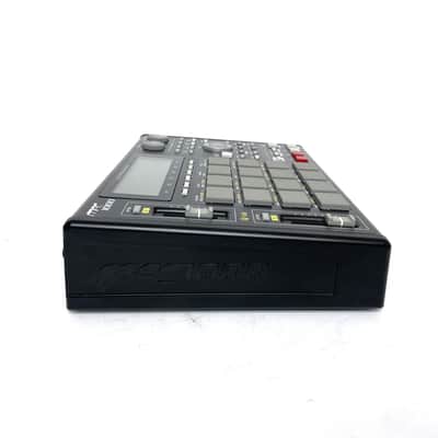 Akai MPC1000 Music Production Center w/ 128 MB of internal memory & 128MB CF card / Later Model Integrated Pad Sensor 2004 - 2013 - Black Worldwide Shipment image 7