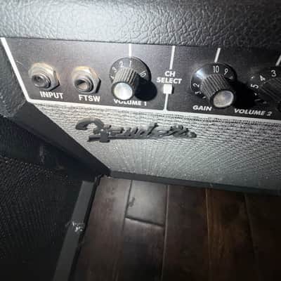 Fender Champion 40 guitar amplifier 2013 - Black image 3