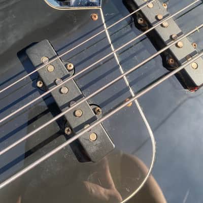 Fender Jazz Bass Deluxe 2005 - Black image 10