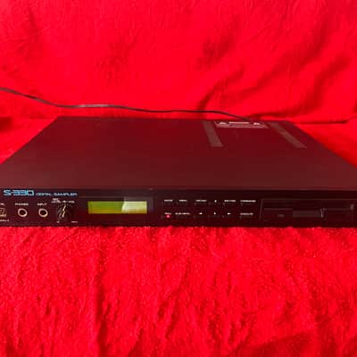 Roland S-330 12-Bit Digital Sampler 1987 - 1988