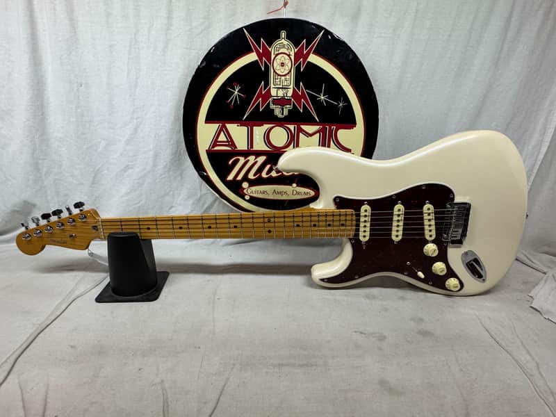 Fender Player Plus Stratocaster Left-Handed lefty lh Guitar 2023 - Olympic Pearl / Maple neck