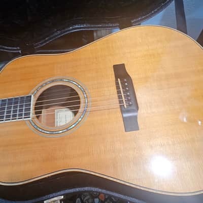 Larrivee D-05 - Sitka Spruce natural color image 2