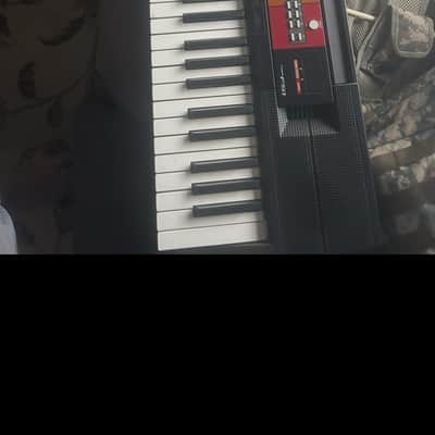 Yamaha PSR-F51 61-Key Portable Keyboard 2016 - Present - Black