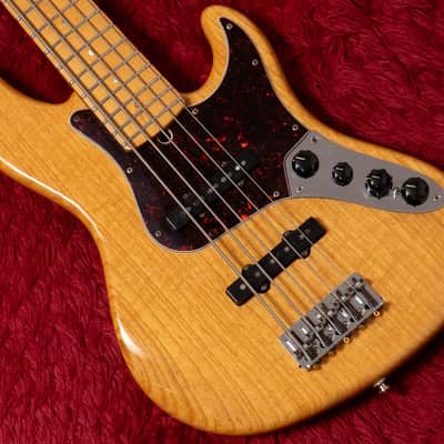 Fender American Deluxe Jazz Bass V (5-string) Ash bass guitars