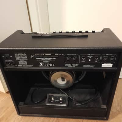 Fender Mustang III V.2 100-Watt 1x12" Modeling Guitar Combo 2013 - 2016 image 9