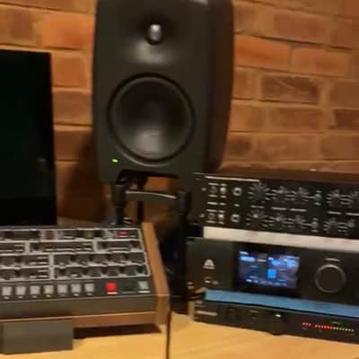 Genelec M040 6.5" Powered Nearfield Studio Monitor (Pair) 2013 - 2021 - Black image 8