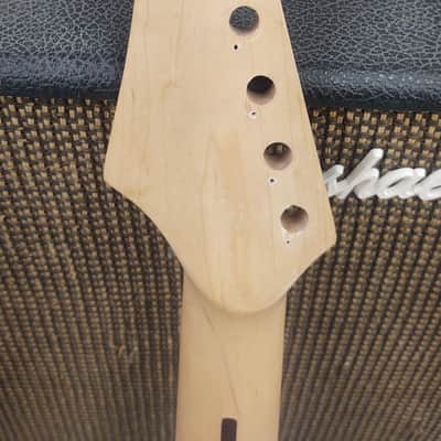 Neck 2010's - Natural image 1
