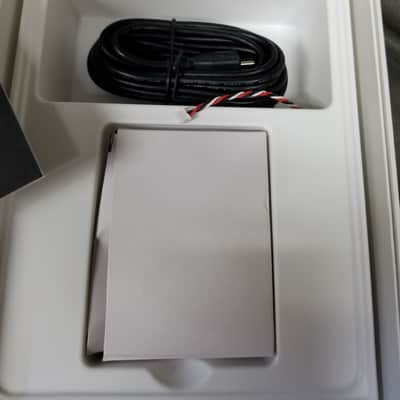 Fishman PRO-BPK-FSW Fluence Rechargeable Battery Pack for Strat image 3