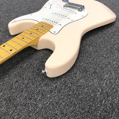 G&L Tribute Series Legacy - White Gloss with Maple Fretboard image 15