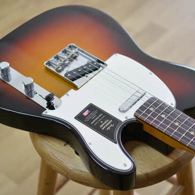 Fender American Vintage II 1963 Telecaster 3 Colour Sunburst w/ Vintage-Style Brown Case B Stock image 3